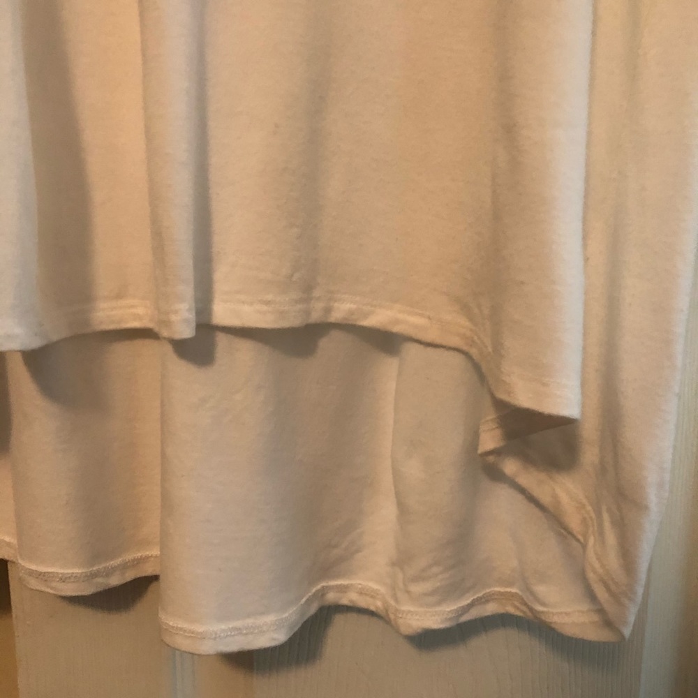 Super Soft High-Low Top - Picture 3 of 6